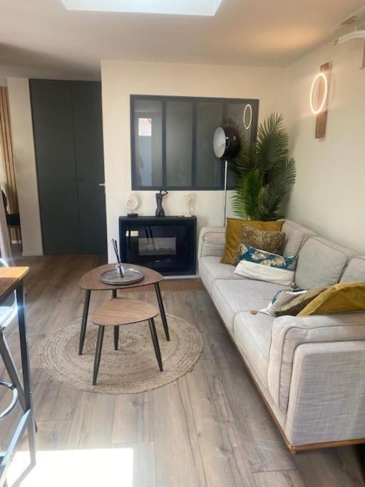 A Lombre Du Magnolia Apartment L'Isle-sur-la-Sorgue Luaran gambar
